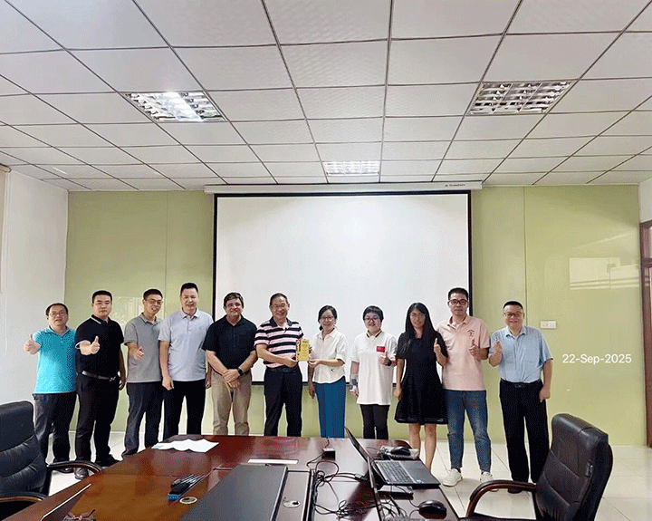 集团董事会主席亲授殊荣，表彰z6尊龙凯时公司总经理辛总卓越领导力